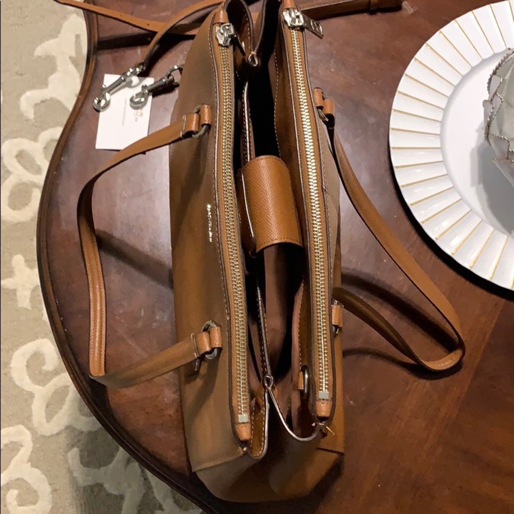 Handbag - Picture 2 of 3